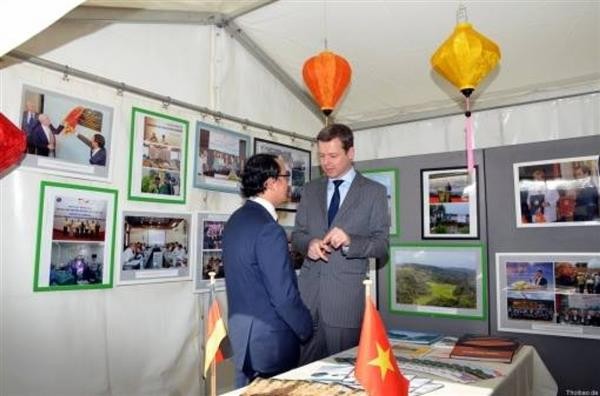 Вьетнам представил достижения сотрудничества и развития с Германией - ảnh 1